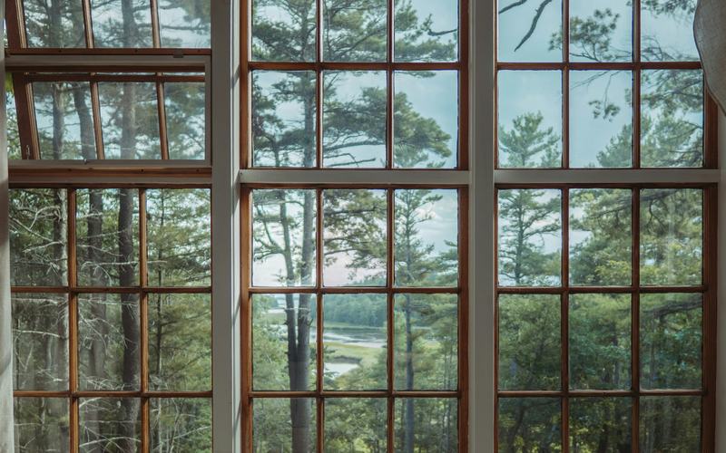 A window with a view outside